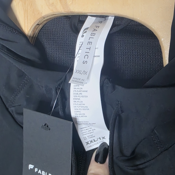 NEW Fabletics 2XL / 1X Black Windbreaker Jacket Full Zip Women's - Picture 4 of 5